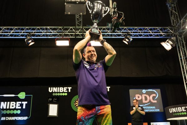 Wright nach seinem Sieg beim European Darts Championship (Bild: Jonas Hunold/PDC Europe)