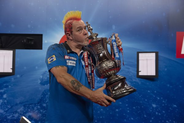 Peter Wright wird sensationell 2021 World Matchplay Champion (Bild: Lawrence Lustig/PDC)